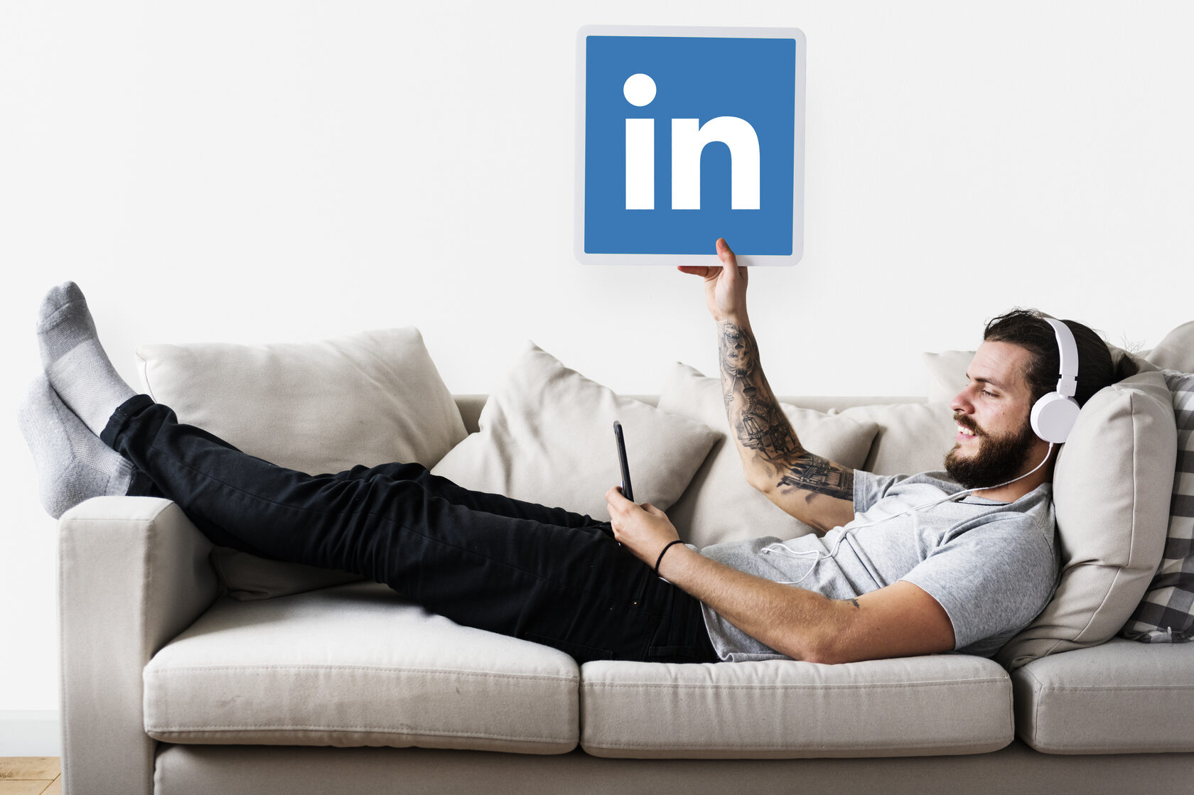 Rent LinkedIn Account Services: What Every Agency Should Know